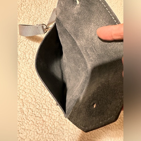 Jesse & Co grey leather belt bag fanny pack over shoulder or crossbody purse - Picture 4 of 10